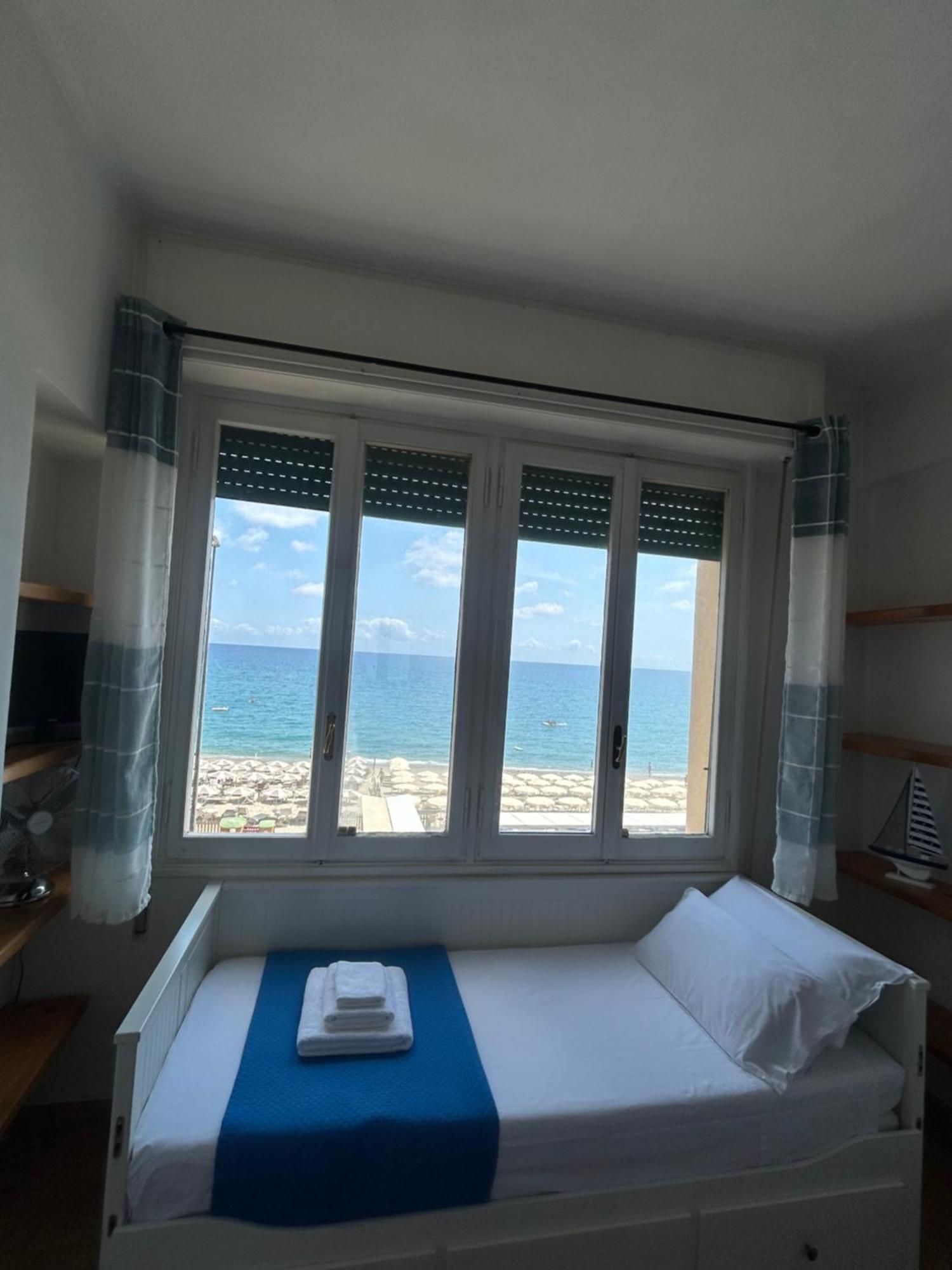 Vista Mare Savona Lägenhet Exteriör bild